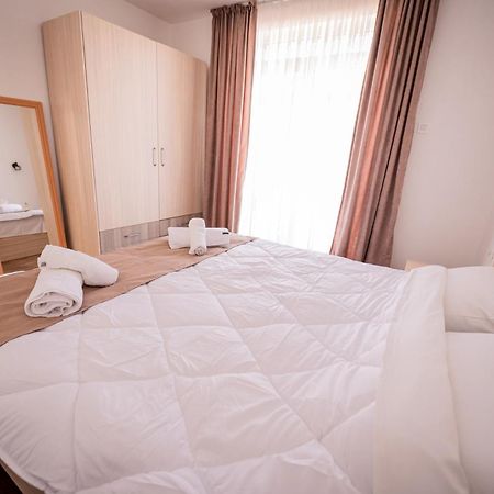 אוהריד Guest House La Baja מראה חיצוני תמונה