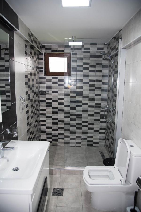 אוהריד Guest House La Baja מראה חיצוני תמונה
