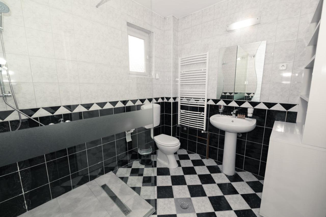 אוהריד Guest House La Baja מראה חיצוני תמונה